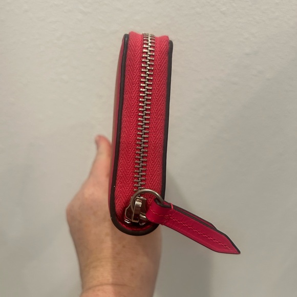 NWOT Gucci X Sega Collaboration Zippy Wallet Full Set - Picture 5 of 9